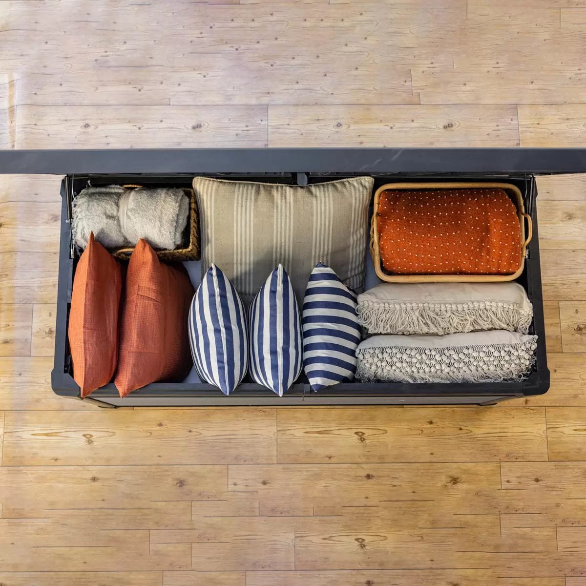 Keter Premier 570L Plastic Storage Box – Grey - Image 2