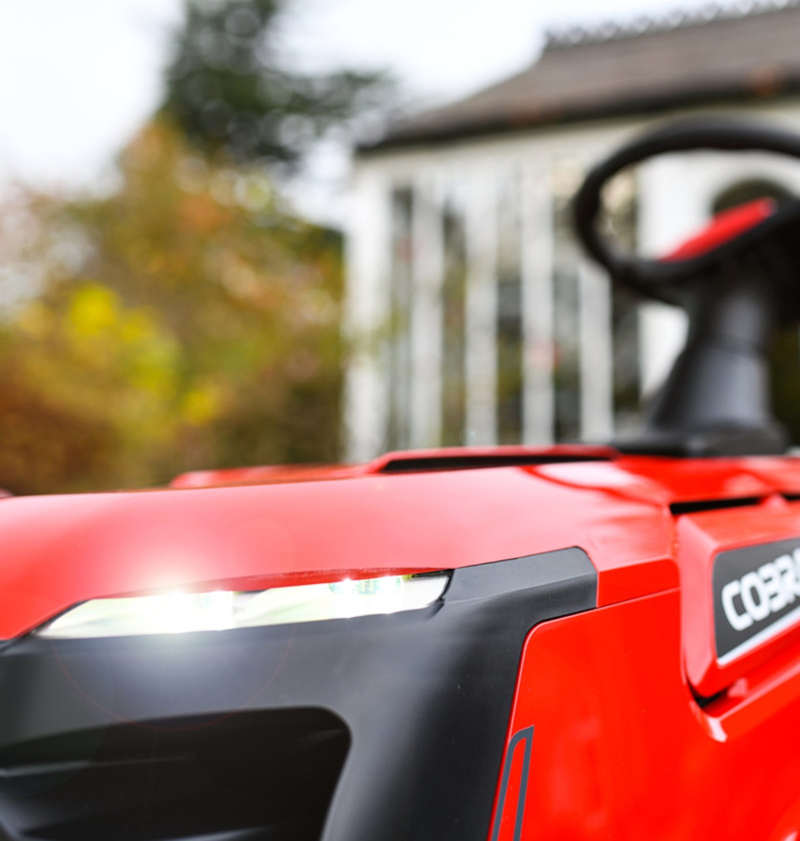 Cobra LT86HRL Petrol Lawn Tractor 86cm - Image 4