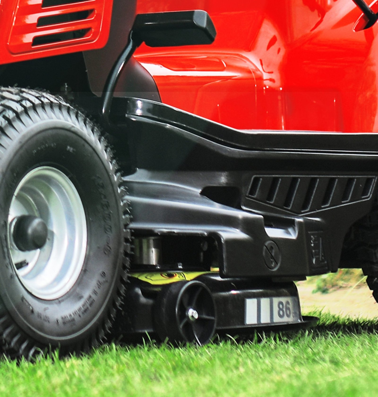 Cobra LT86HRL Petrol Lawn Tractor 86cm - Image 5