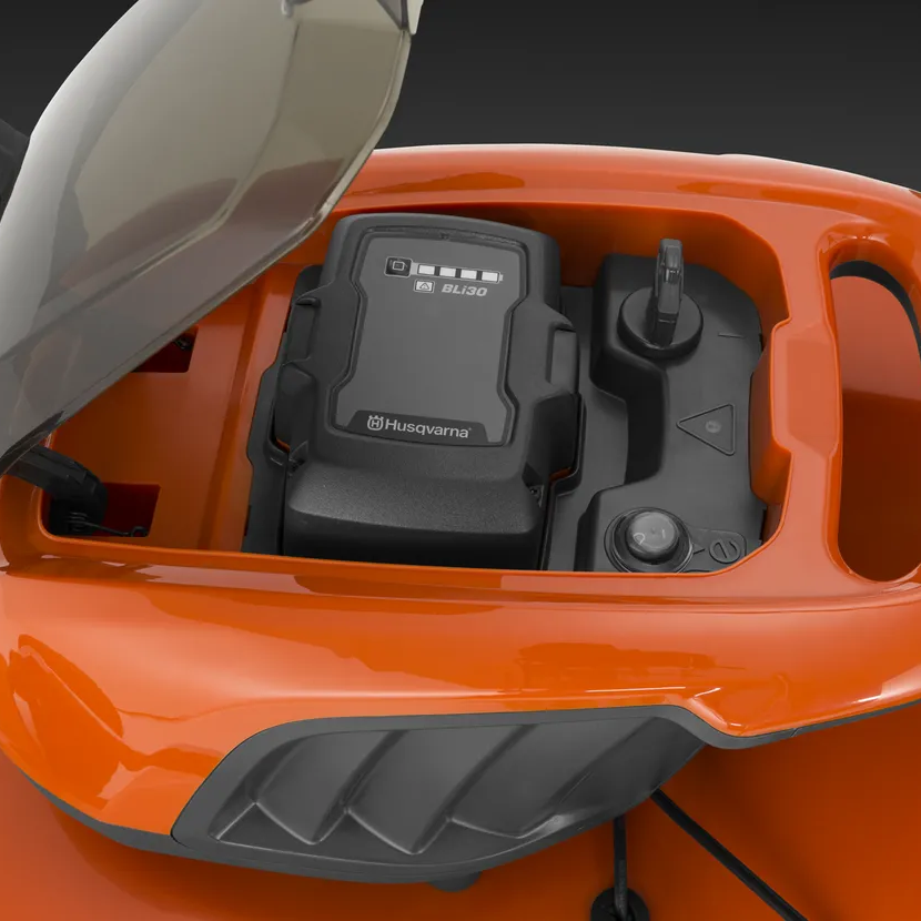 Husqvarna LC 142iS Cordless Lawn Mower with battery and charger - Image 4