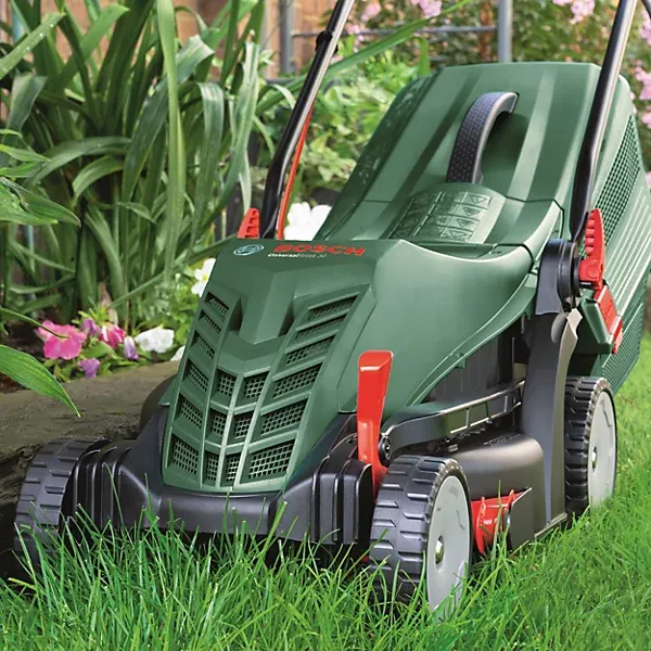 Bosch UniversalRotak 34-410 Corded Rotary Lawnmower - Image 6